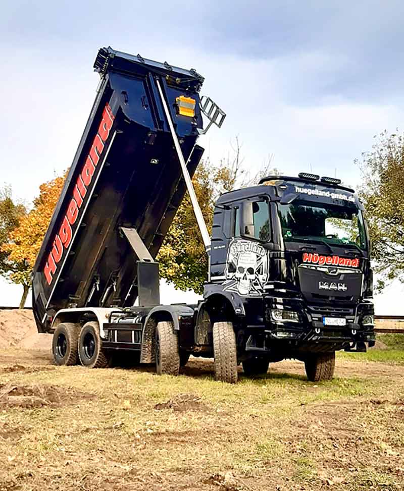 Sattelkipper der Hügelland GmbH in Rüdersdorf bei Berlin